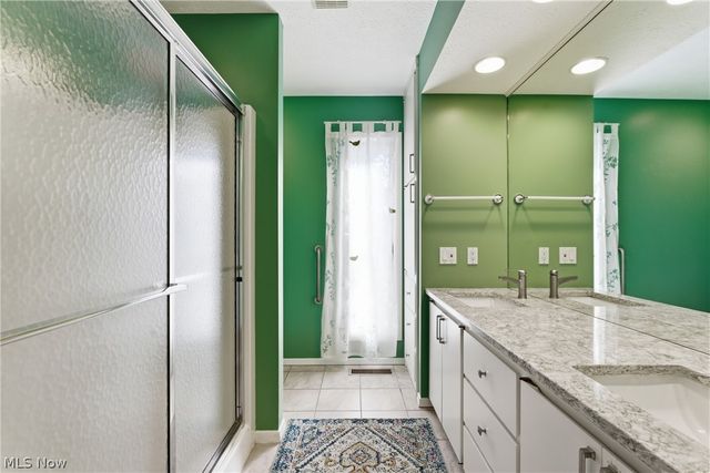 32933 Woodspring Circle, North Ridgeville, OH 44039