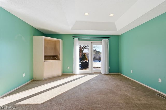 32933 Woodspring Circle, North Ridgeville, OH 44039