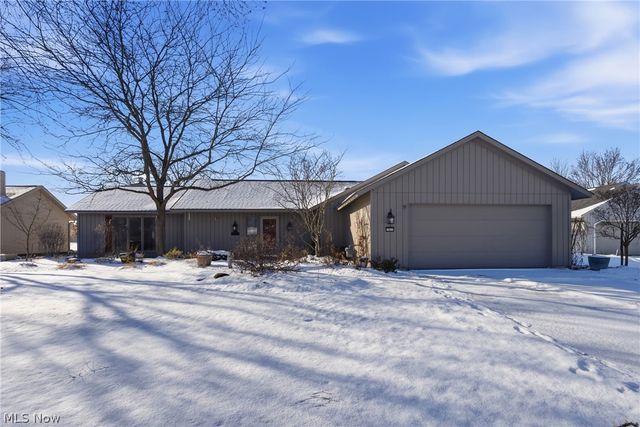 32933 Woodspring Circle, North Ridgeville, OH 44039