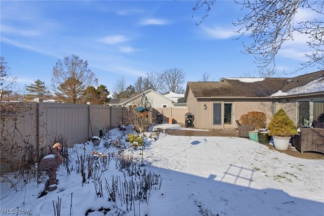 32933 Woodspring Circle, North Ridgeville, OH 44039