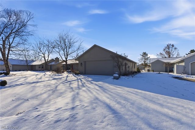 32933 Woodspring Circle, North Ridgeville, OH 44039