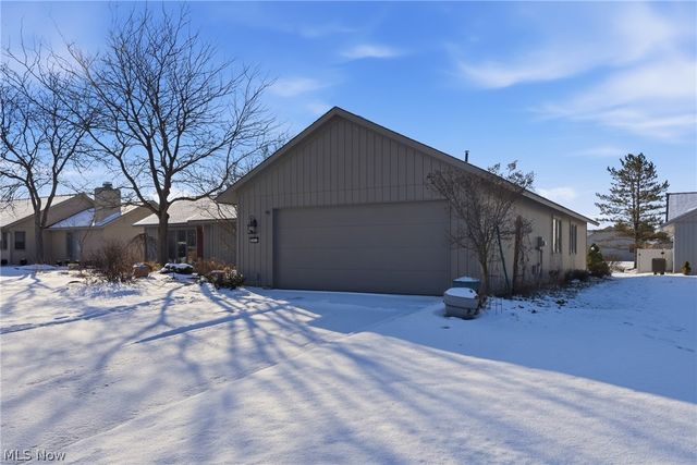 32933 Woodspring Circle, North Ridgeville, OH 44039