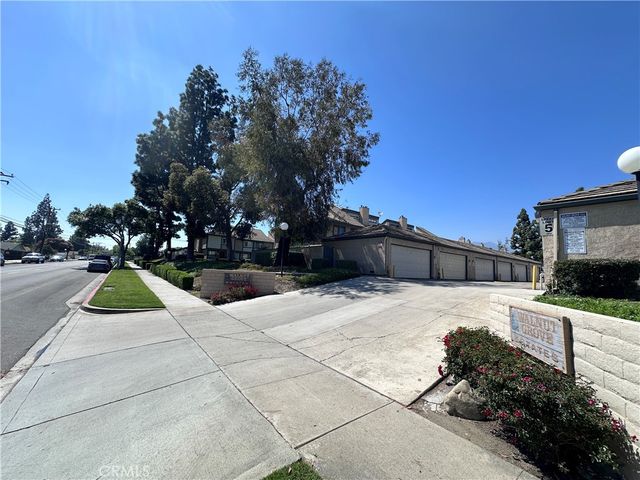586 Diamond Court, Upland, CA 91786