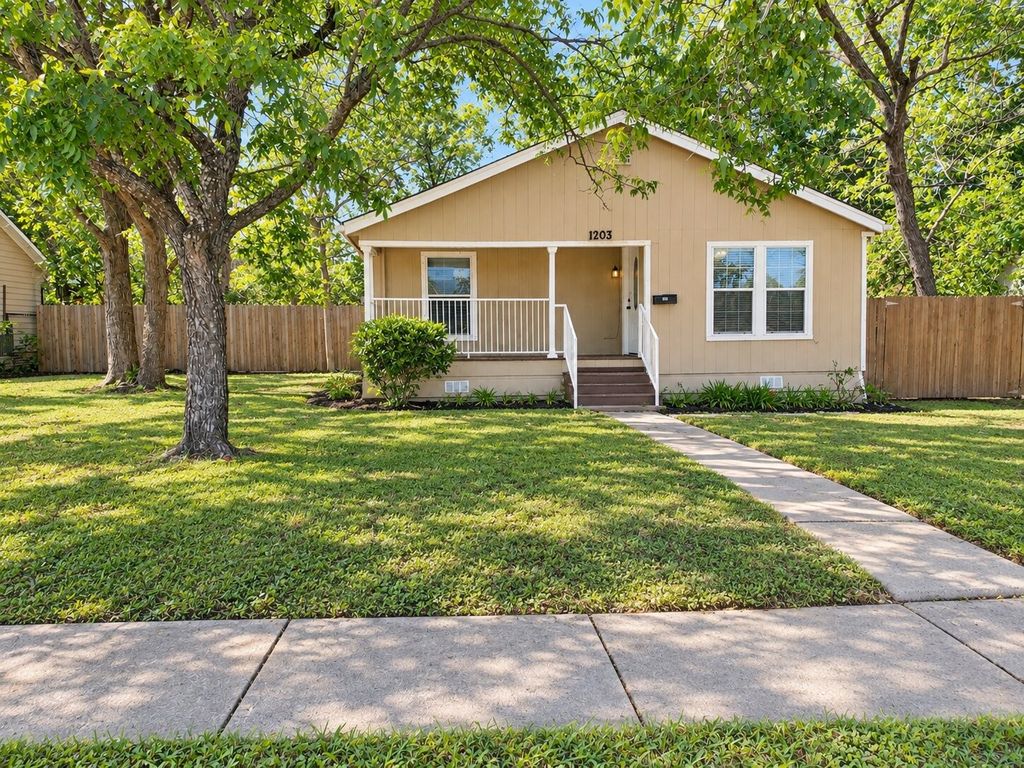 1203 N College Street, Mckinney, TX 75069