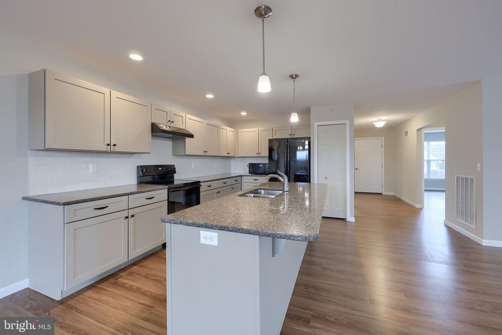 Image 10 of property listing at 943 SNAPDRAGON CT, Lebanon, PA 17046