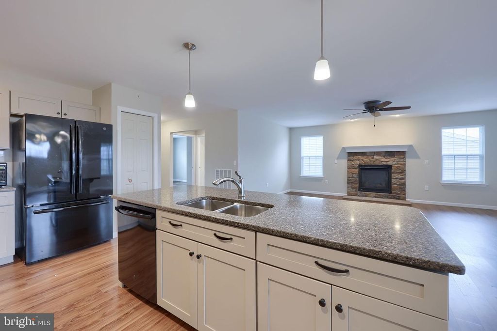 Image 12 of property listing at 943 SNAPDRAGON CT, Lebanon, PA 17046