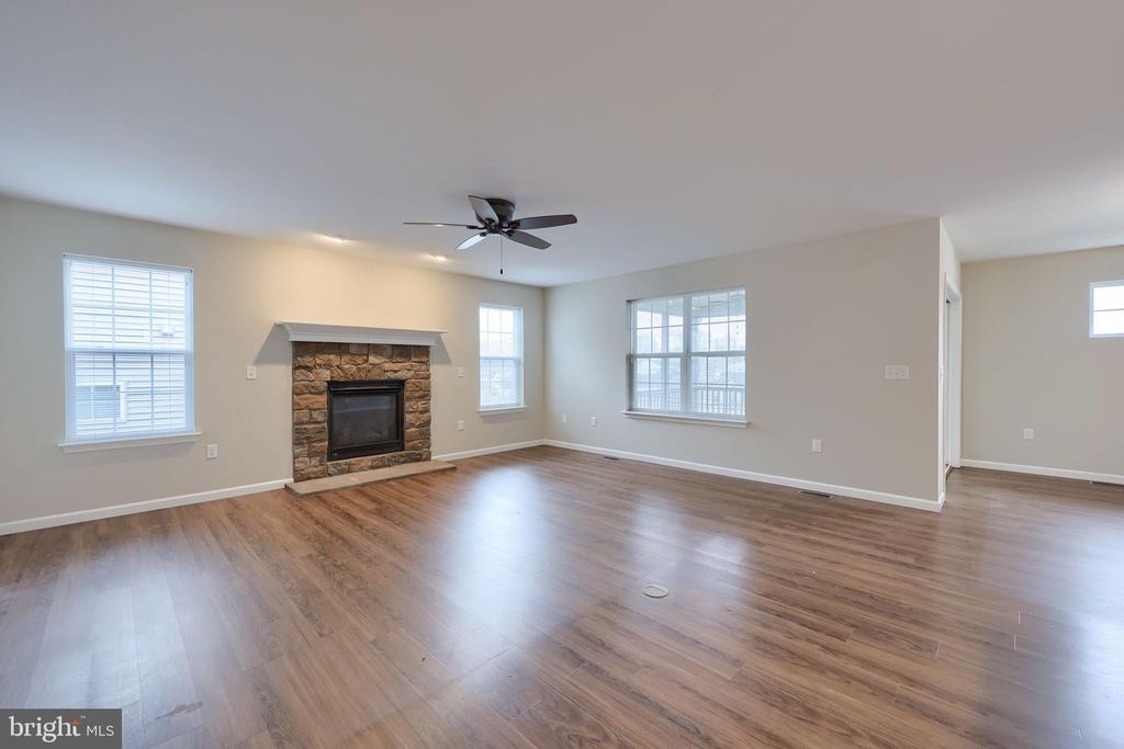 Image 18 of property listing at 943 SNAPDRAGON CT, Lebanon, PA 17046