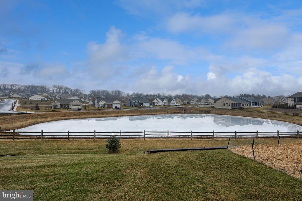 Image 3 of property listing at 943 SNAPDRAGON CT, Lebanon, PA 17046