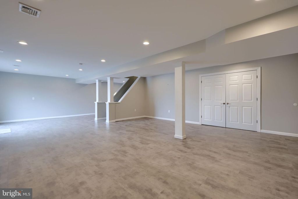 Image 42 of property listing at 943 SNAPDRAGON CT, Lebanon, PA 17046