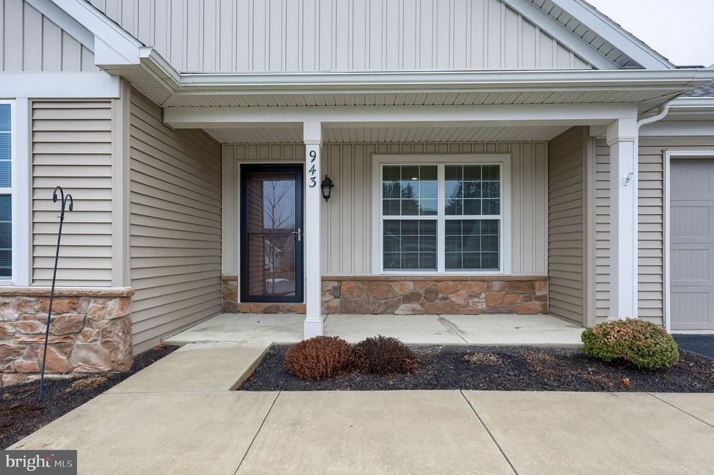 Image 55 of property listing at 943 SNAPDRAGON CT, Lebanon, PA 17046