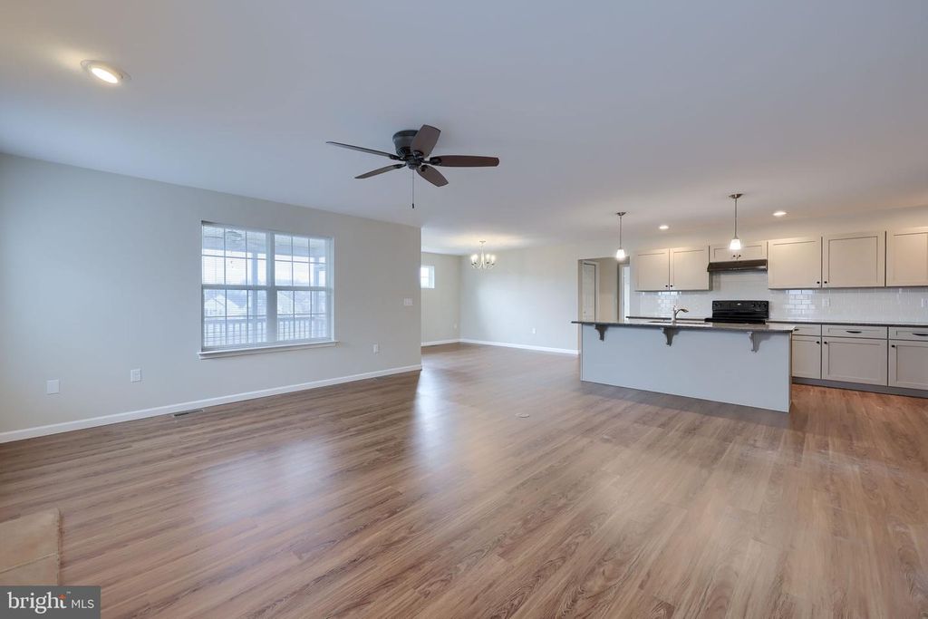 Image 7 of property listing at 943 SNAPDRAGON CT, Lebanon, PA 17046