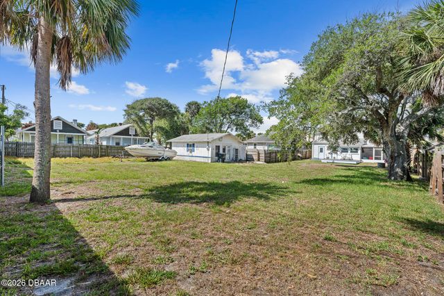 129 S Wild Olive Avenue, Daytona Beach, FL 32118