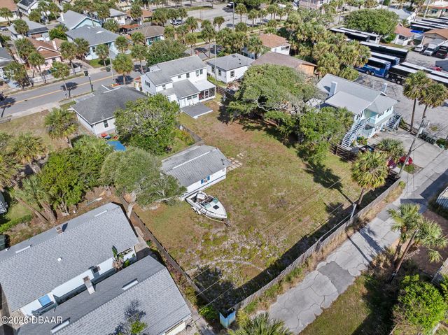 129 S Wild Olive Avenue, Daytona Beach, FL 32118