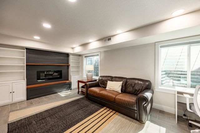 1323 E WEYBURN LN, Holladay, UT 84117