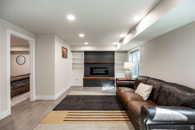 1323 E WEYBURN LN, Holladay, UT 84117