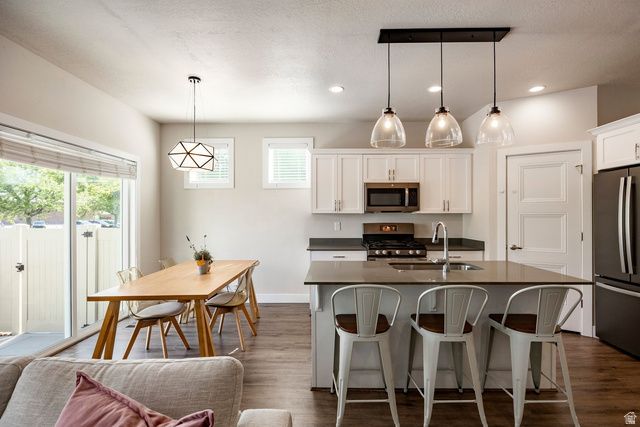 1323 E WEYBURN LN, Holladay, UT 84117