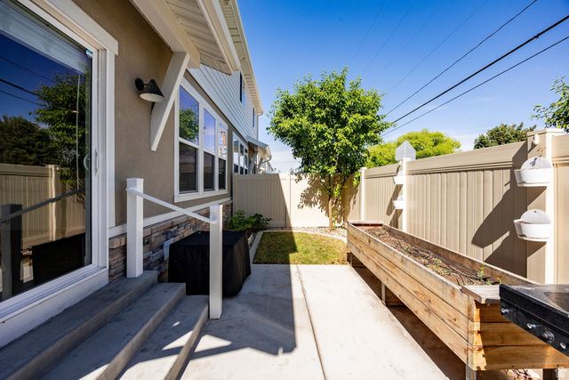 1323 E WEYBURN LN, Holladay, UT 84117