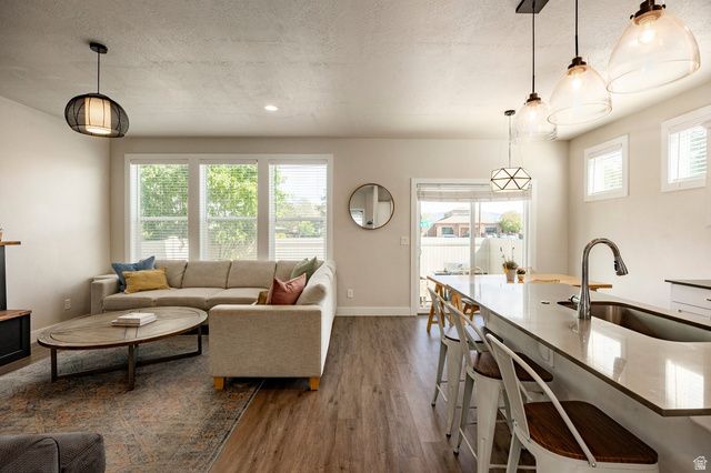 1323 E WEYBURN LN, Holladay, UT 84117
