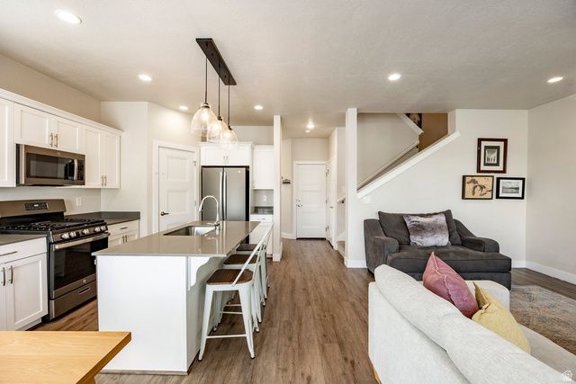 1323 E WEYBURN LN, Holladay, UT 84117