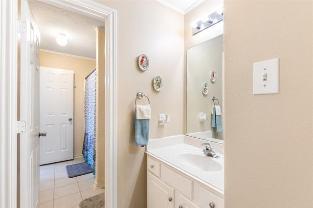 7006 Garnet Hill Lane, Humble, TX 77346