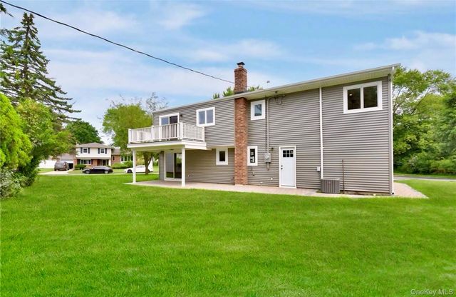 10 Evelyn Drive, Bethpage, NY 11714