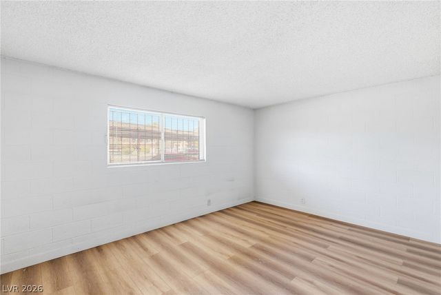 615 South Royal Crest Circle 13, Las Vegas, NV 89169