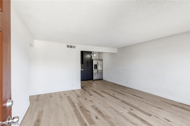 615 South Royal Crest Circle 13, Las Vegas, NV 89169