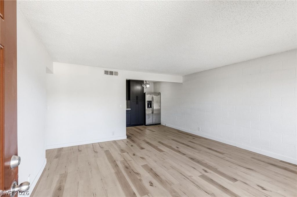 615 South Royal Crest Circle 13, Las Vegas, NV 89169 — photo 5