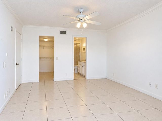 110 LAKE EMERALD Drive 103, Oakland Park, FL 33309