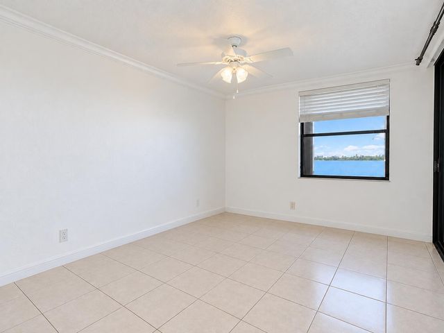 110 LAKE EMERALD Drive 103, Oakland Park, FL 33309