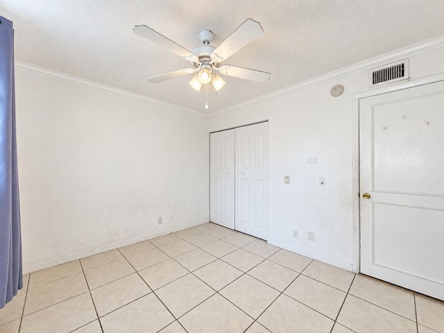 110 LAKE EMERALD Drive 103, Oakland Park, FL 33309