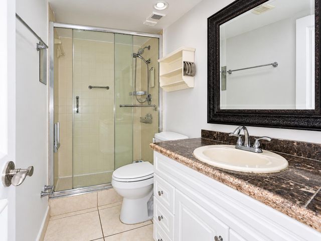 110 LAKE EMERALD Drive 103, Oakland Park, FL 33309