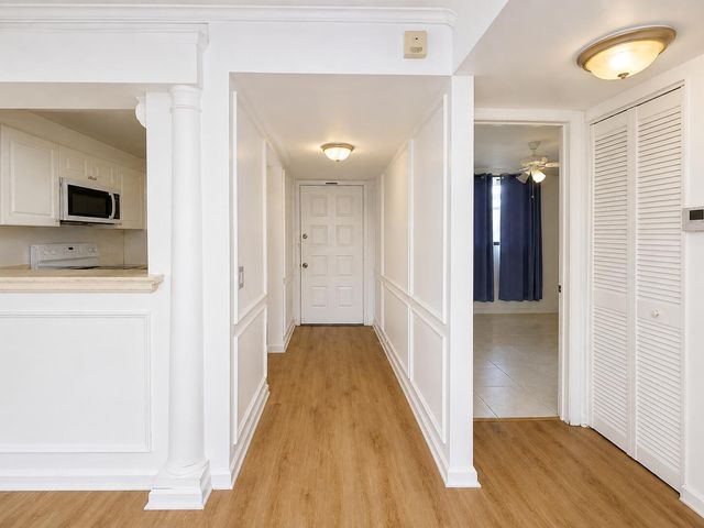 110 LAKE EMERALD Drive 103, Oakland Park, FL 33309