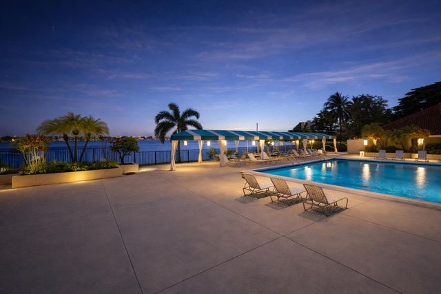 110 LAKE EMERALD Drive 103, Oakland Park, FL 33309
