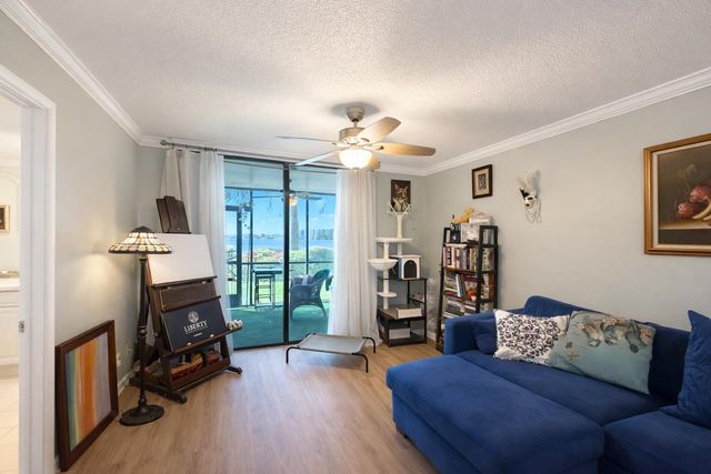 110 LAKE EMERALD Drive 103, Oakland Park, FL 33309