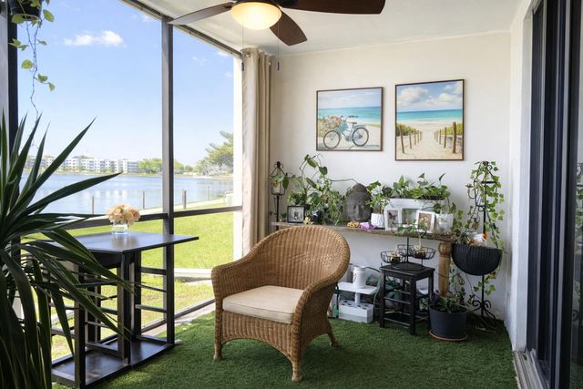 110 LAKE EMERALD Drive 103, Oakland Park, FL 33309