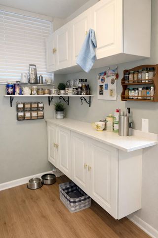 110 LAKE EMERALD Drive 103, Oakland Park, FL 33309