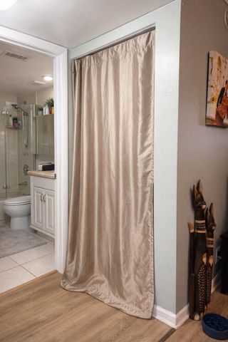 110 LAKE EMERALD Drive 103, Oakland Park, FL 33309