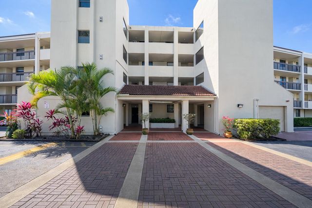 110 LAKE EMERALD Drive 103, Oakland Park, FL 33309