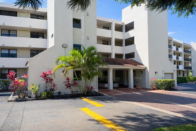 110 LAKE EMERALD Drive 103, Oakland Park, FL 33309