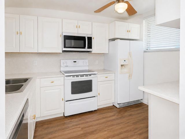 110 LAKE EMERALD Drive 103, Oakland Park, FL 33309