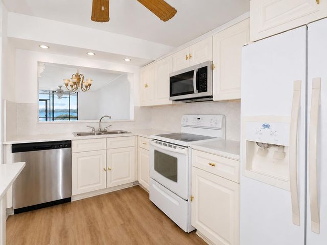 110 LAKE EMERALD Drive 103, Oakland Park, FL 33309
