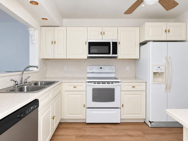110 LAKE EMERALD Drive 103, Oakland Park, FL 33309