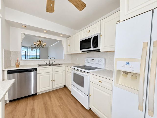 110 LAKE EMERALD Drive 103, Oakland Park, FL 33309