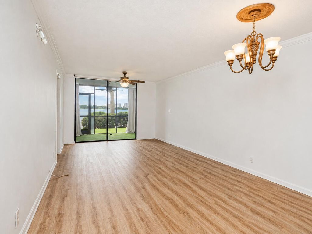 110 LAKE EMERALD Drive 103, Oakland Park, FL 33309