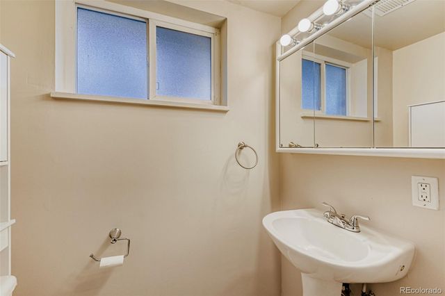 990 S Kenton Street, Aurora, CO 80012