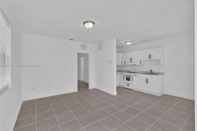 750 84th St, Miami Beach, FL 33141