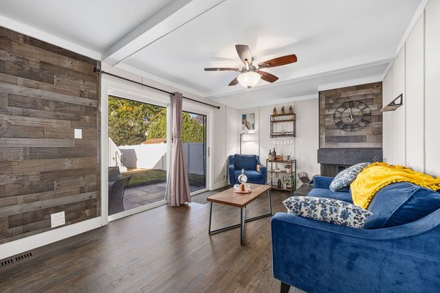 908 BRANTWOOD Avenue, Elk Grove Village, IL 60007