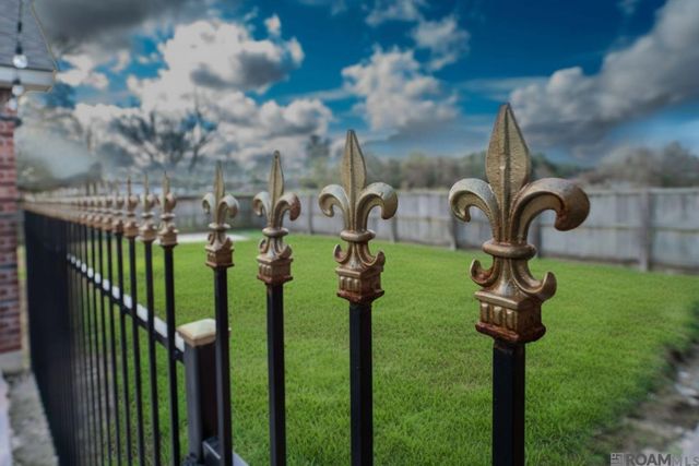 818 Bohne Rd, Port Allen, LA 70767