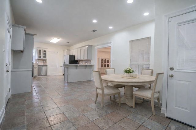 818 Bohne Rd, Port Allen, LA 70767